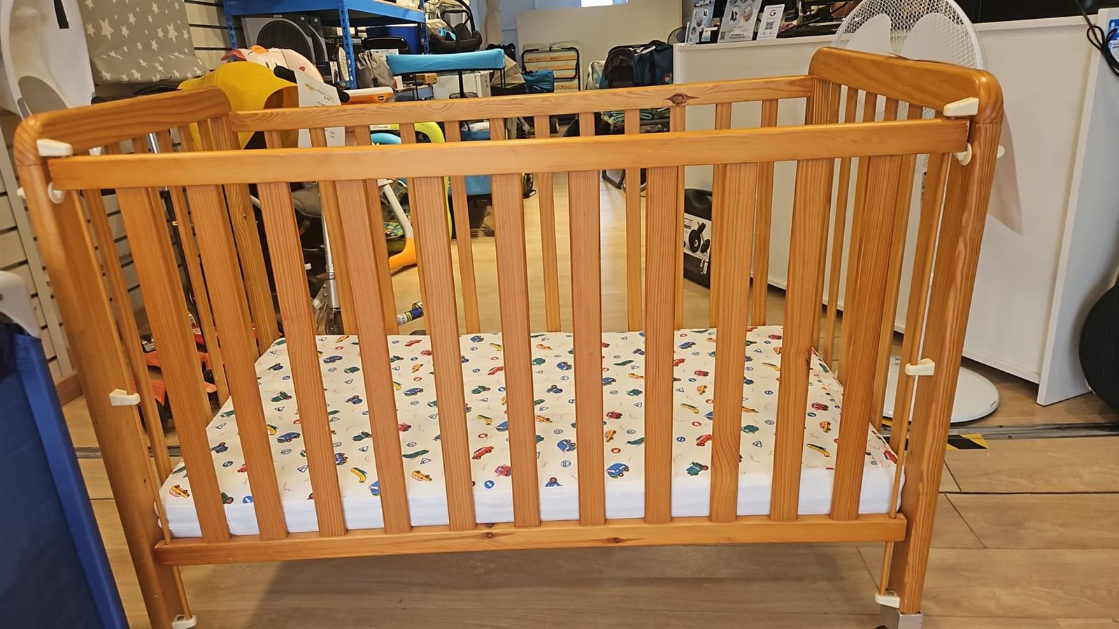 Baby / child Wooden Cot rental in Calonge - Image 2