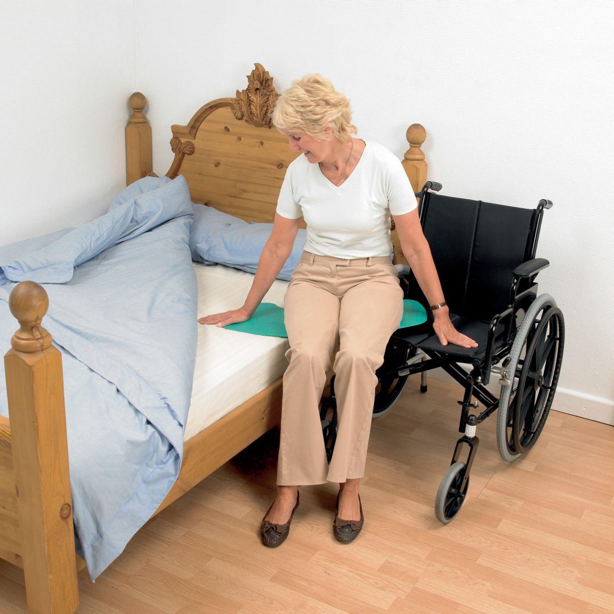 перемещение пациента сидя на стуле в положение лежа на кровати
